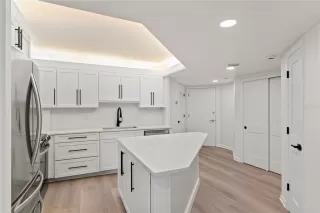 Photo #5: O6308943 Listing