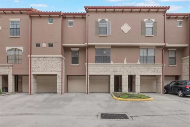 MLS: O6308977 Condo For Sale