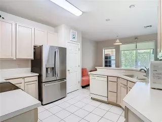 Photo #5: O6310163 Listing