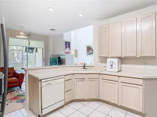 Photo #6: O6310163 Listing