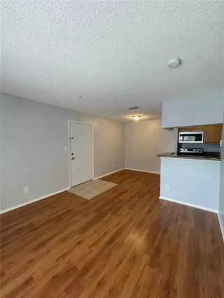 Photo #3: O6310452 Listing