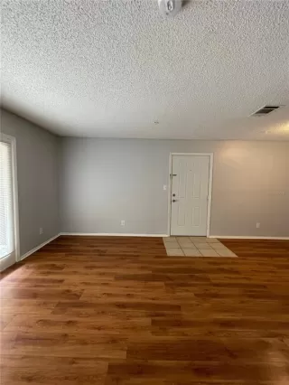 Photo #4: O6310452 Listing