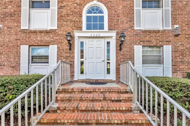 MLS: O6311517 Condo For Sale