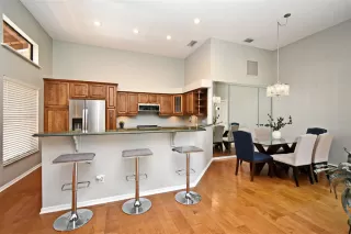 Photo #5: O6312766 Listing