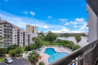 Photo #5: O6315617 Listing