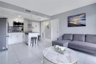 Photo #6: O6315617 Listing