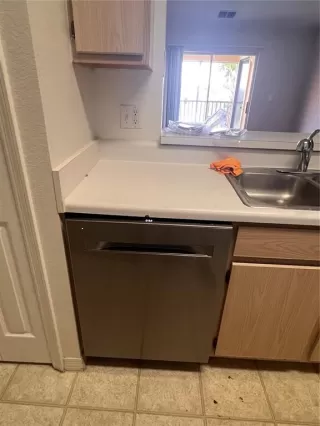 Photo #3: O6316903 Listing