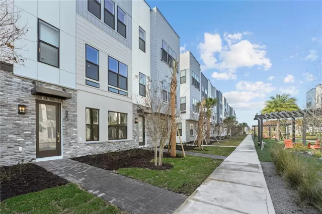 MLS: O6317088 Condo For Sale