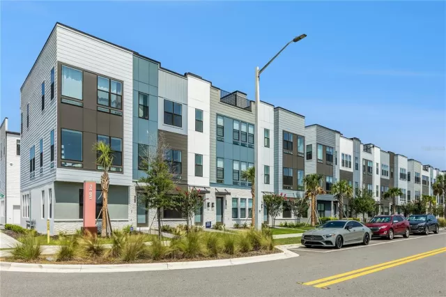 MLS: O6318548 Condo For Sale