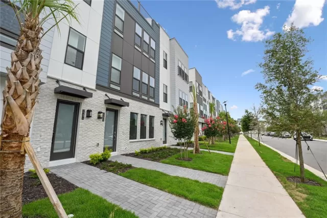 MLS: O6318637 Condo For Sale