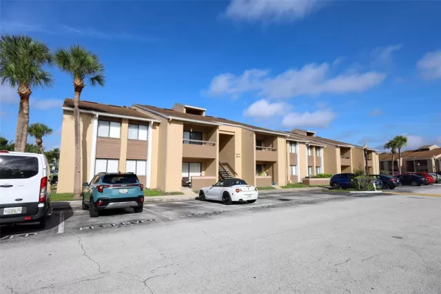 MLS: O6318789 Condo For Sale