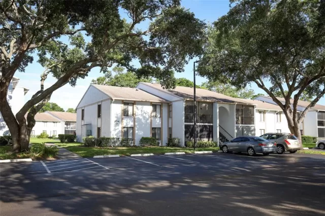 MLS: O6318973 Condo For Sale