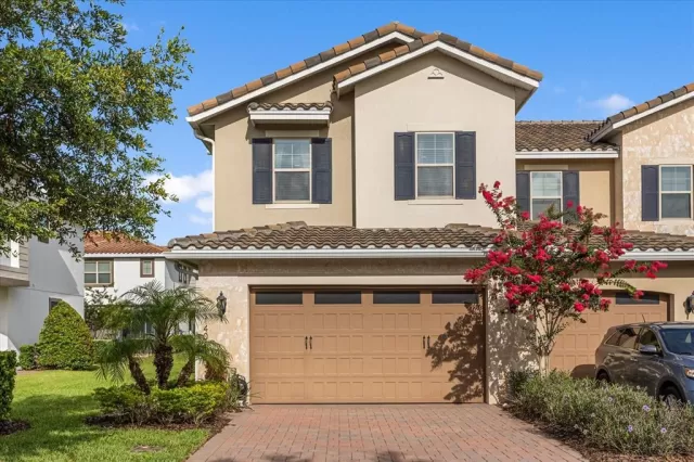 MLS: O6318993 Condo For Sale