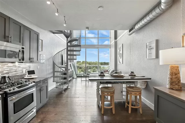 MLS: O6319111 Condo For Sale