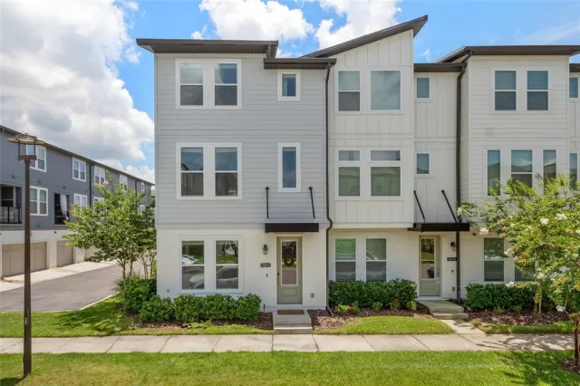 MLS: O6319385 Condo For Sale