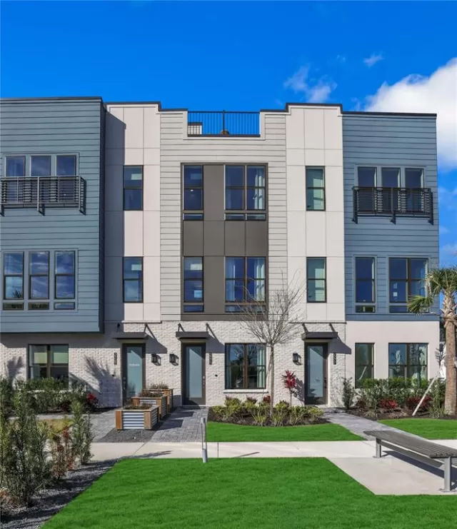 MLS: O6319609 Condo For Sale