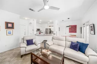 Photo #2: O6319869 Listing