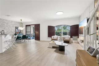 Photo #1: O6320292 Listing