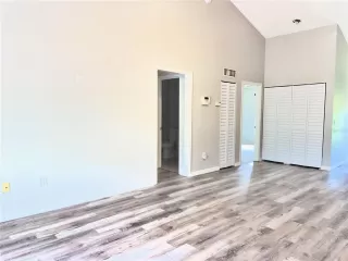 Photo #5: O6323065 Listing