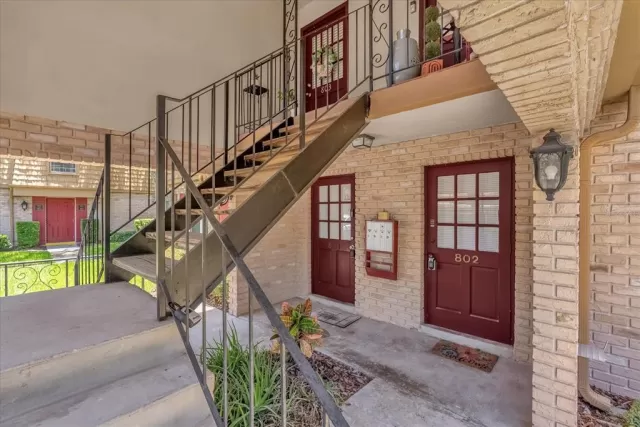 MLS: O6323700 Condo For Sale