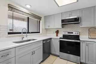 Photo #3: O6324038 Listing