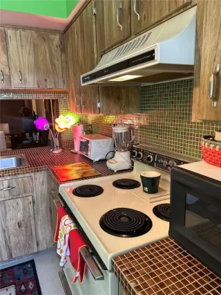 Photo #5: O6324051 Listing 