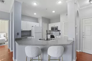 Photo #5: O6325043 Listing