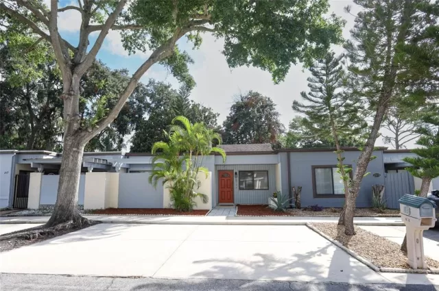 MLS: O6325914 Condo For Sale