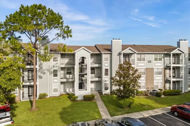 MLS: O6327033 Condo For Sale