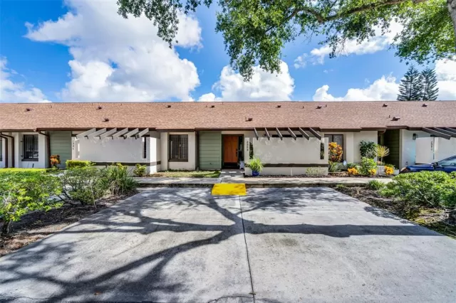 MLS: O6327796 Condo For Sale