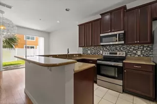 Photo #4: O6328374 Listing 