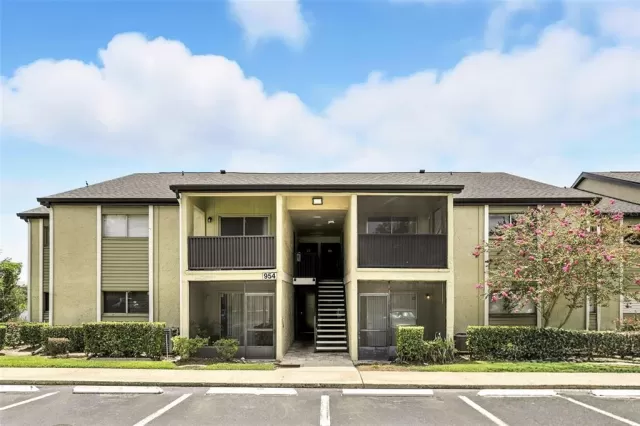 MLS: O6328690 Condo For Sale