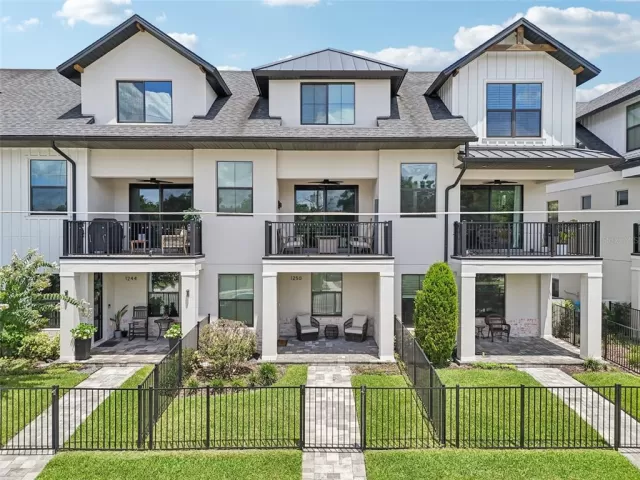 MLS: O6328855 Condo For Sale