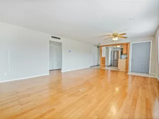 Photo #5: O6329763 Listing