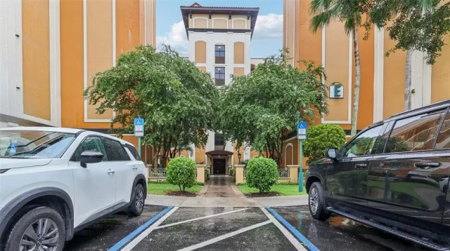 MLS: O6329970 Condo For Sale