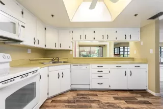 Photo #5: O6330549 Listing