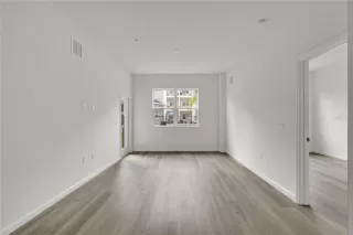 Photo #4: O6330941 Listing 