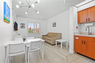 Photo #1: O6331982 Listing