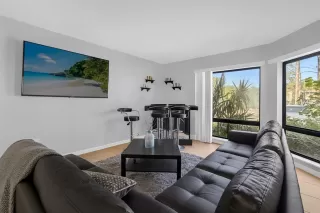 Photo #1: O6336718 Listing