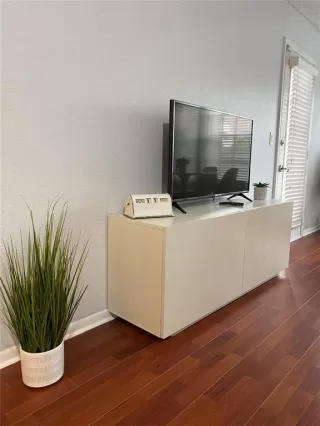 Photo #1: O6336774 Listing