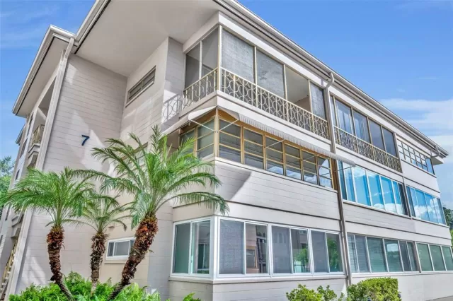 MLS: O6337061 Condo For Sale