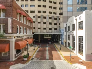 Photo #1: O6338165 Listing