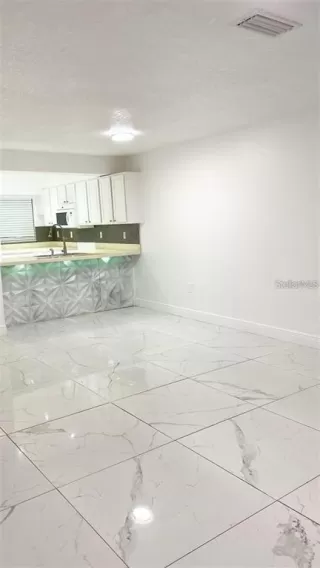 Photo #5: O6340081 Listing