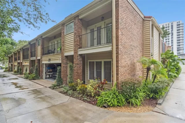 MLS: O6341033 Condo For Sale