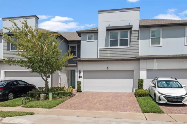 MLS: O6341062 Condo For Sale