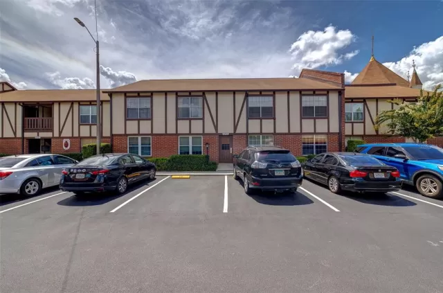 MLS: O6341358 Condo For Sale