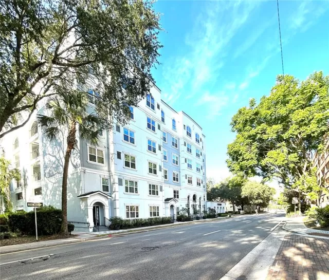 MLS: O6341573 Condo For Sale