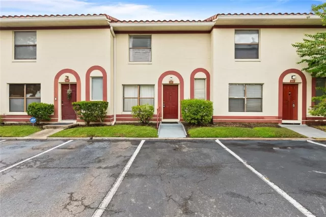 MLS: O6341958 Condo For Sale