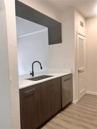 Photo #1: O6342102 Listing 