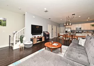 Photo #5: O6342155 Listing